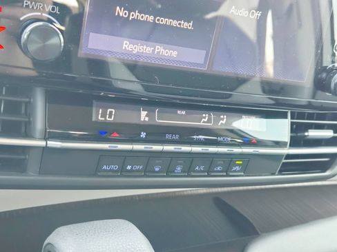 Used 2021 Toyota Sienna LE FWD image 28