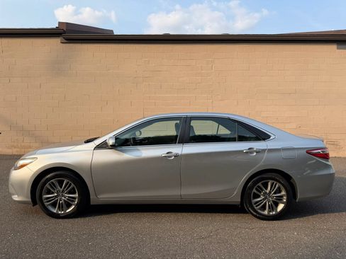 Used 2017 Toyota Camry SE FWD image 4