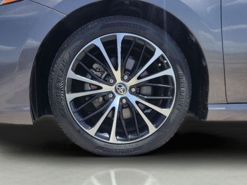 Used 2020 Toyota Camry SE FWD image 11