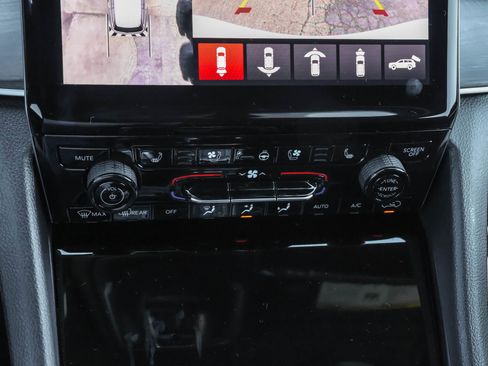 New 2025 Jeep Grand Cherokee Limited w/ Luxury Tech Group II image 22