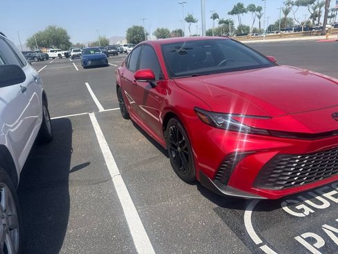 Used 2025 Toyota Camry SE FWD image 3