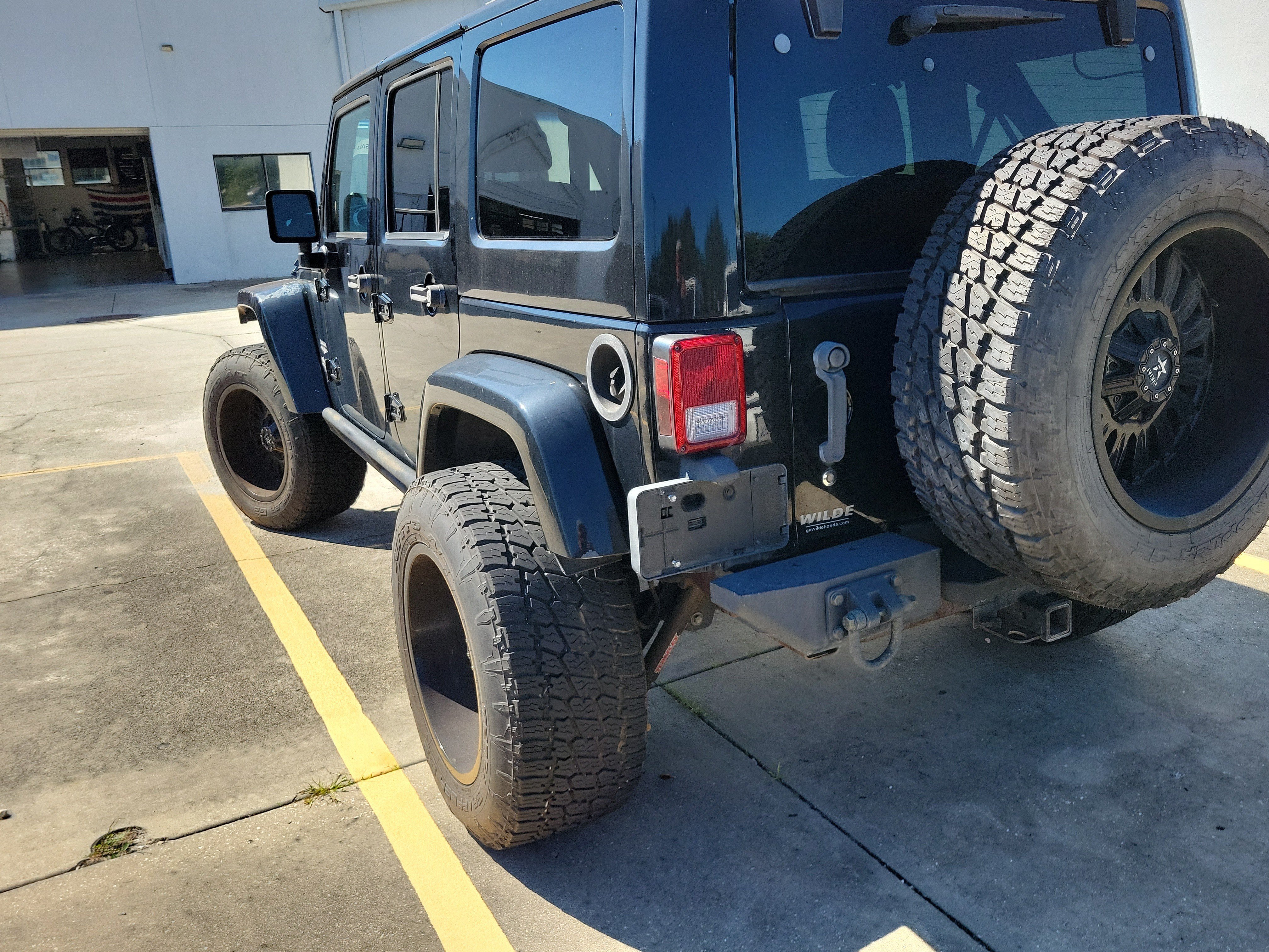 Used 2012 Jeep Wrangler Unlimited Sahara w/ Connectivity Group AWD/4WD image 7