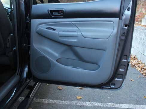 Used 2014 Toyota Tacoma 4x4 Double Cab image 16