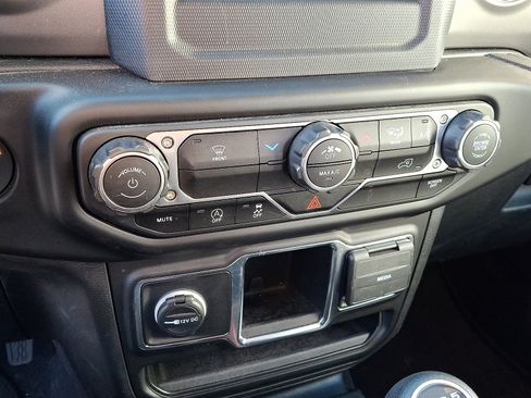 Used 2023 Jeep Wrangler Sport image 17