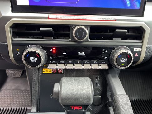 Used 2025 Toyota Tacoma TRD Off-Road w/ TRD Off Road Premium Package AWD/4WD image 17