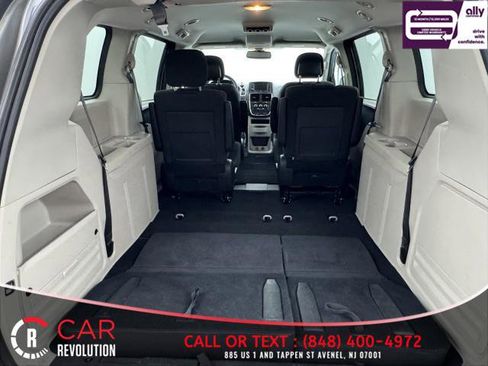 Used 2019 Dodge Grand Caravan SE w/ UConnect Hands-Free Group image 7