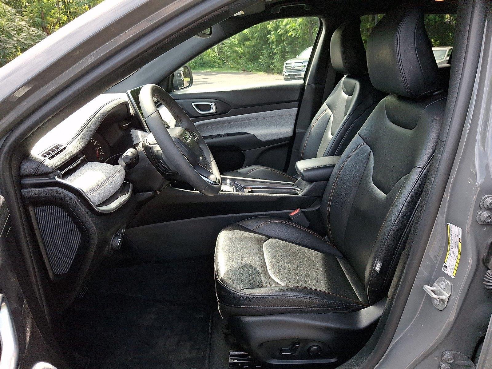 Used 2024 Jeep Compass Latitude AWD/4WD image 13