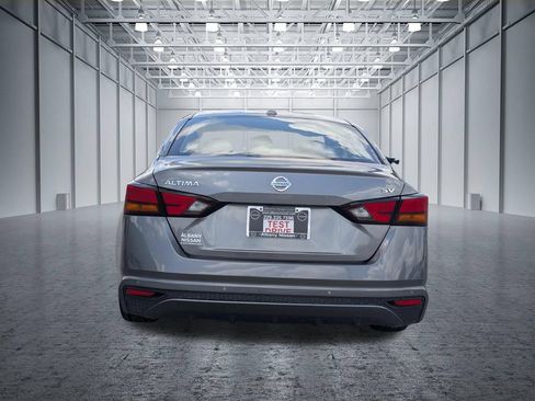 Used 2022 Nissan Altima 2.5 SV FWD image 7