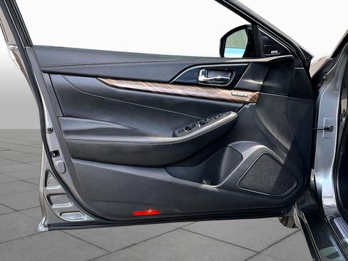 Used 2018 Nissan Maxima Platinum FWD image 22
