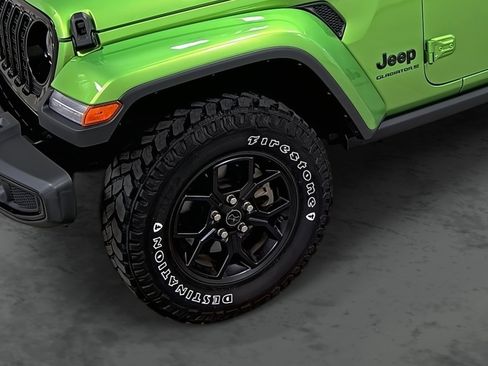 Used 2025 Jeep Gladiator Sport AWD/4WD image 7