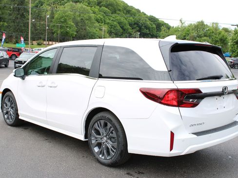 New 2026 Honda Odyssey Touring image 11