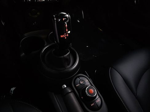 Used 2021 MINI Cooper 4-Door Hardtop image 15