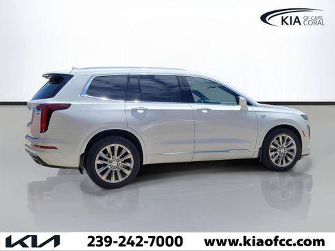 Used 2021 Cadillac XT6 Premium Luxury AWD/4WD image 2