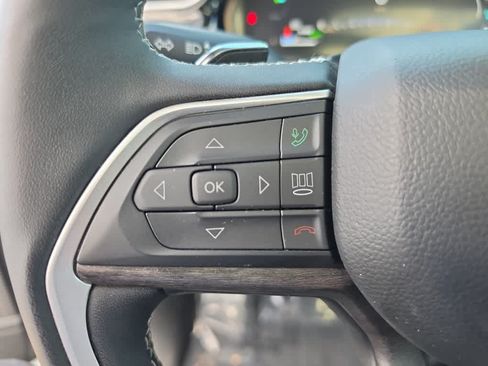 Used 2023 Jeep Grand Cherokee 4WD 4xe image 13