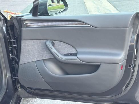 Used 2025 Tesla Model S image 32