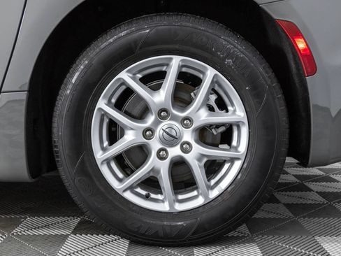 Used 2022 Chrysler Pacifica Touring-L FWD image 45