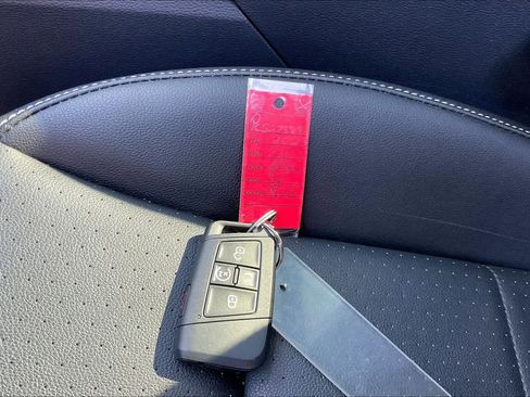 Certified 2023 Volkswagen Atlas SE image 15