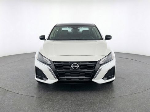 Used 2025 Nissan Altima 2.5 SV image 2