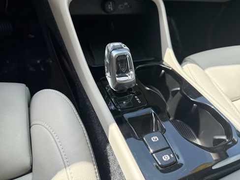 Certified 2026 Volvo XC40 B5 Plus AWD/4WD image 25