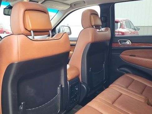 Used 2013 Jeep Grand Cherokee Overland image 16