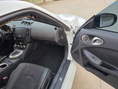 Used 2011 Nissan 370Z Touring image 14
