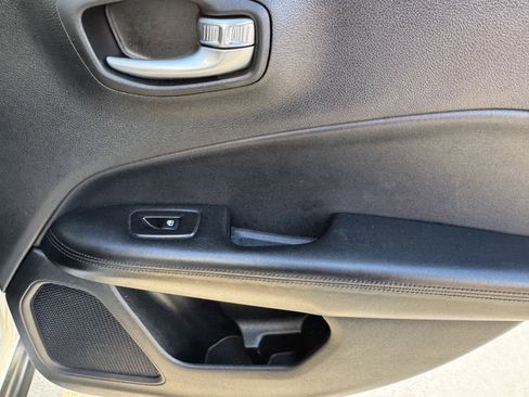 Used 2020 Jeep Compass Latitude image 11