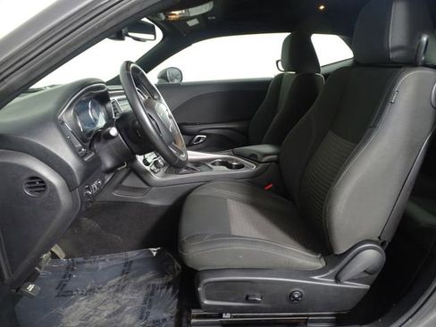 Used 2019 Dodge Challenger SXT image 10