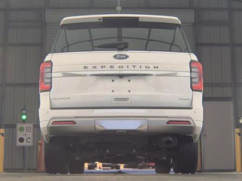 Used 2023 Ford Expedition Max Platinum AWD/4WD image 5