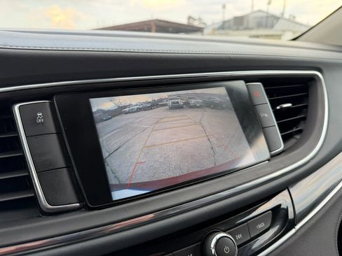Used 2019 Buick Enclave Essence image 13