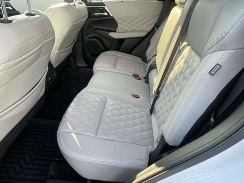 Used 2024 Mitsubishi Outlander SEL FWD image 13