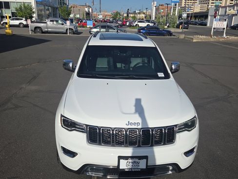 Used 2017 Jeep Grand Cherokee Limited w/ Luxury Group II AWD/4WD image 9