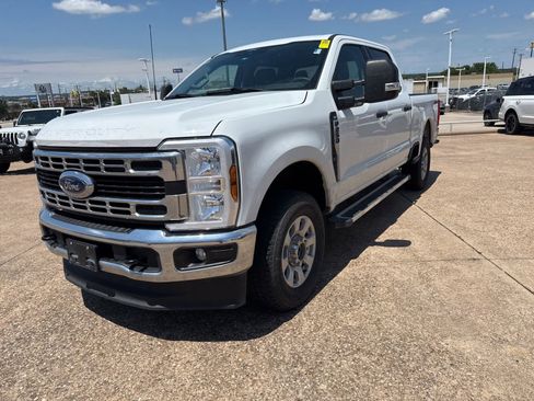 Used 2024 Ford F250 XLT w/ FX4 Off-Road Package AWD/4WD image 3