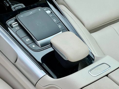 Used 2023 Mercedes-Benz GLB 250 4MATIC image 12