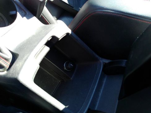 Used 2015 Volkswagen Golf 4-Door FWD image 14