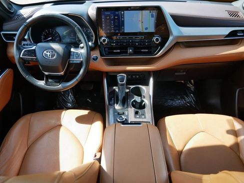 Used 2020 Toyota Highlander Platinum AWD/4WD image 10