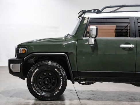 Used 2014 Toyota FJ Cruiser 4WD w/ Convenience Package image 19