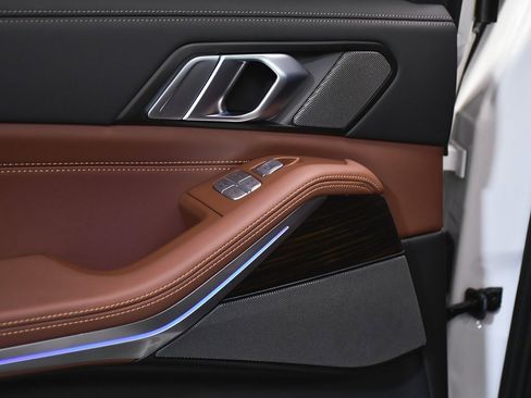 Used 2026 BMW X7 xDrive40i image 13