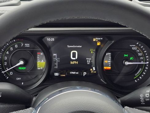Used 2025 Jeep Wrangler Unlimited Sahara AWD/4WD image 32