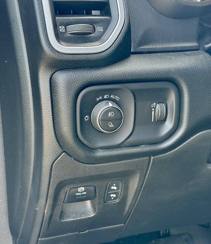 Used 2022 RAM 1500 Big Horn AWD/4WD image 11