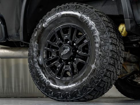 Used 2025 Chevrolet Silverado 2500 ZR2 w/ Technology Package image 53