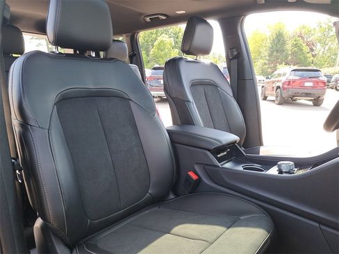 New 2025 Jeep Grand Cherokee L Altitude image 10