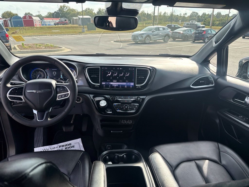 Used 2025 Chrysler Pacifica Select FWD image 31