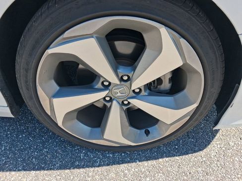Used 2018 Honda Accord Touring image 14