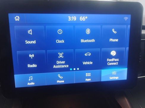 Used 2024 Ford Explorer XLT w/ Equipment Group 202A image 9