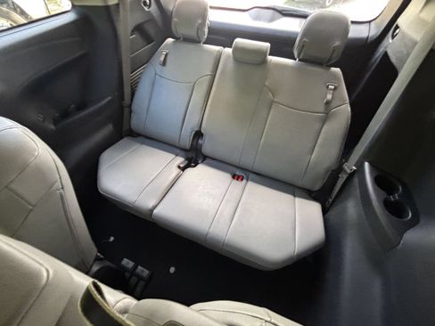 Used 2025 Toyota Sienna XLE FWD image 31