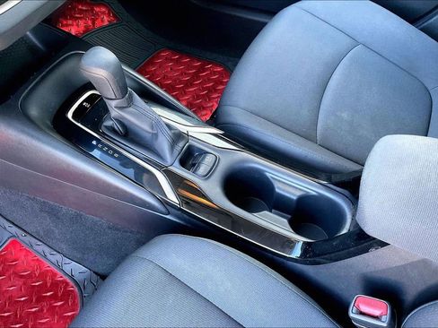 Used 2021 Toyota Corolla LE image 17