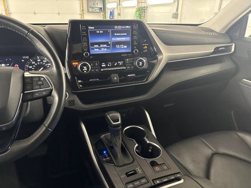 Used 2021 Toyota Highlander XLE image 22