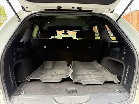 Used 2019 Jeep Grand Cherokee Laredo image 10