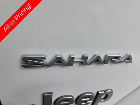Used 2018 Jeep Wrangler Unlimited Sahara AWD/4WD image 4