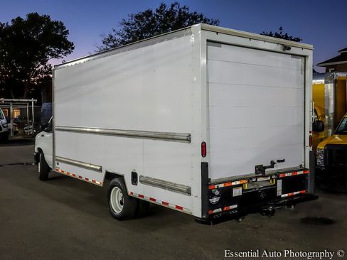 Used 2022 Ford E-350 and Econoline 350 Super Duty image 5